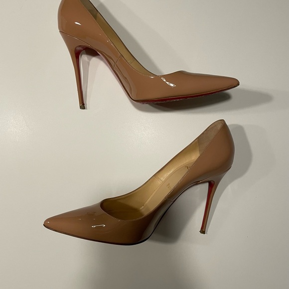 Christian Louboutin Decolette 554 Nude Patent Pumps - Picture 6 of 13